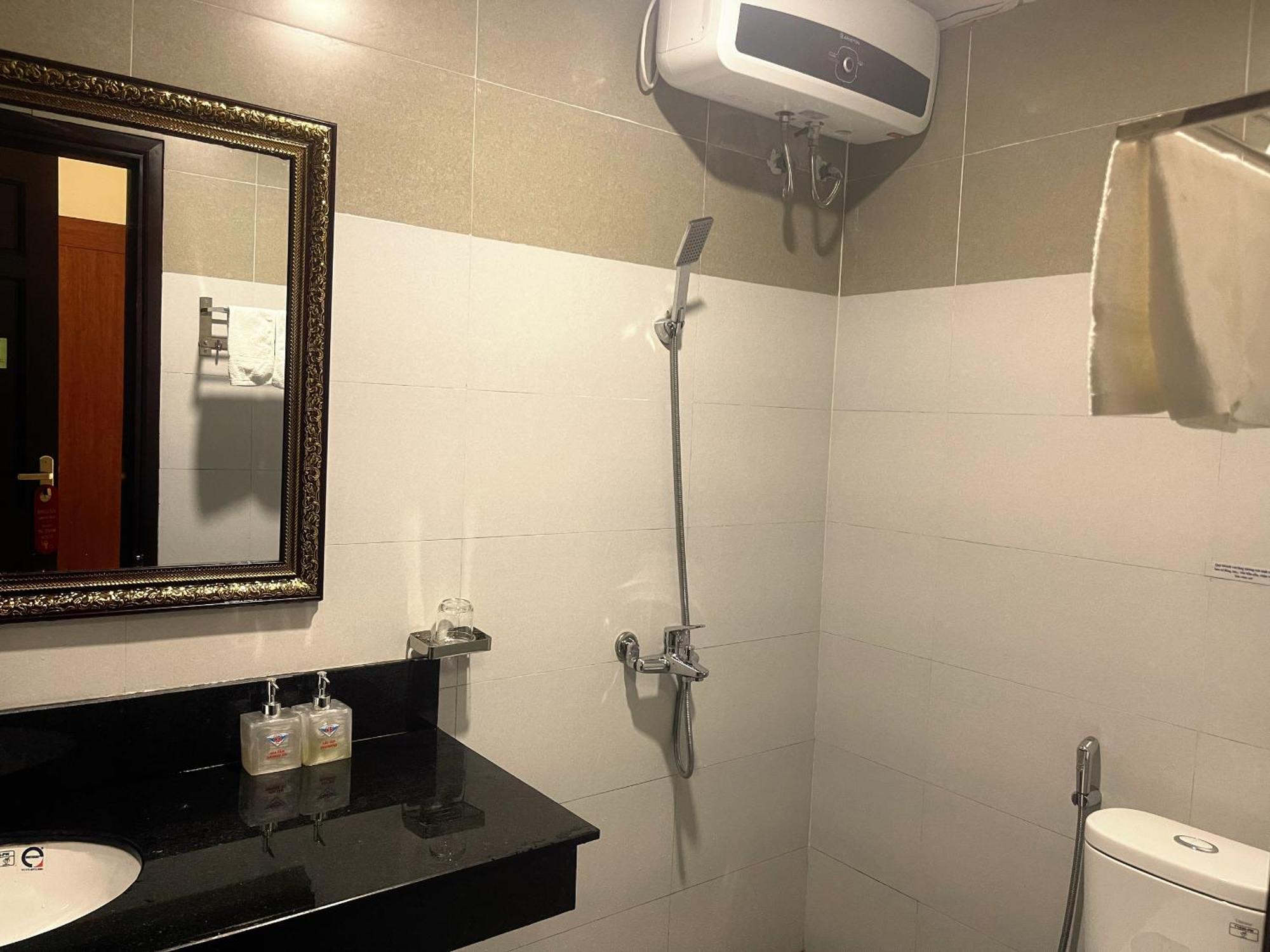 Hotel Khach San Hoa Binh Quang Tri Dong Ha Exterior foto