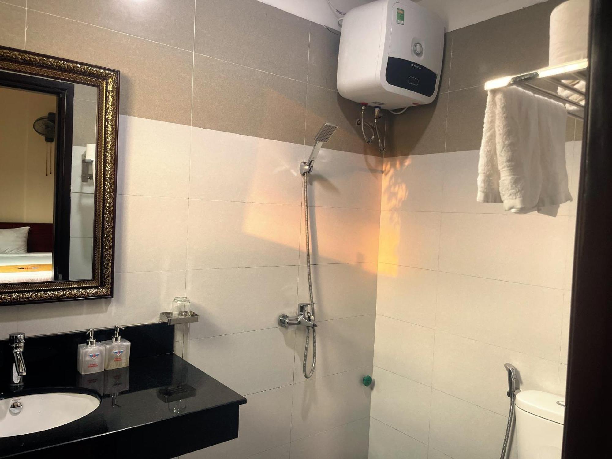 Hotel Khach San Hoa Binh Quang Tri Dong Ha Exterior foto